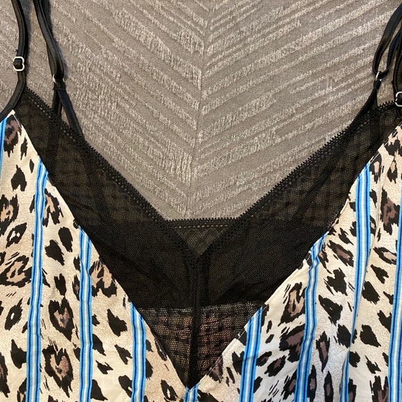 Victoria’ Secret Cheetah Sleep Set - Picture 4 of 6
